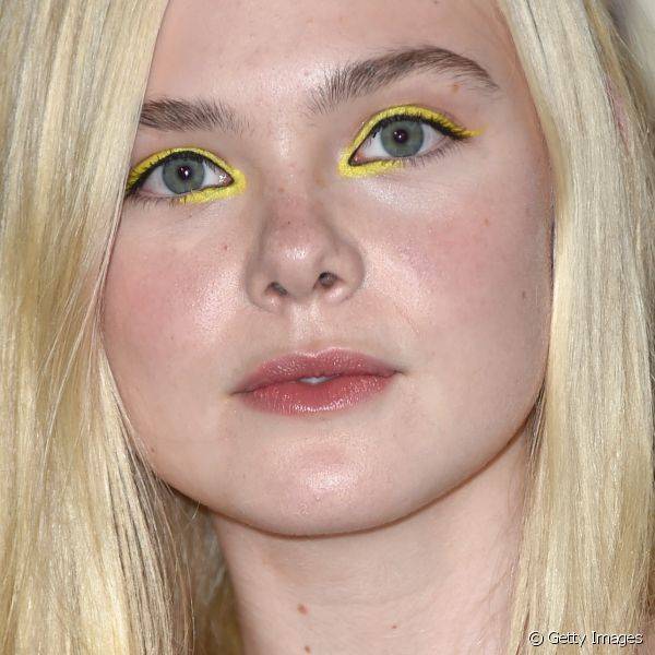 Em uma aparição durante a Comi-Con 2014, Elle Fanning estendeu o seu traço de amarelo neon para a parte interna dos olhos